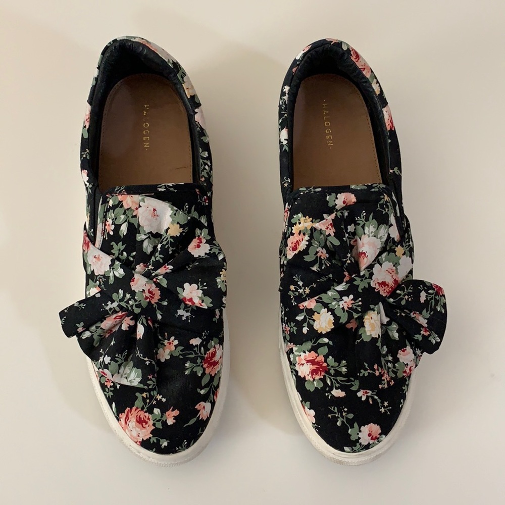 Halogen size 12 Flowered cloth rubber soles w/ bow